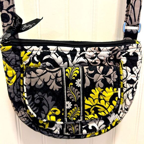 Vera Bradley Handbags - Vera Bradley small crossbody bag.
